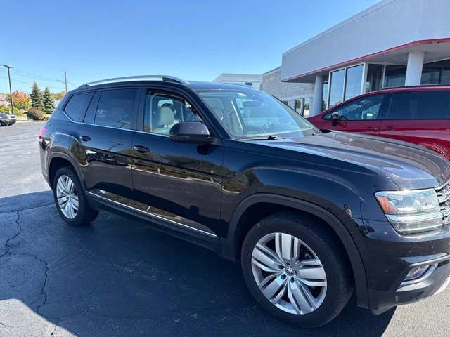 Used 2019 Deep Black Volkswagen SEL image 1