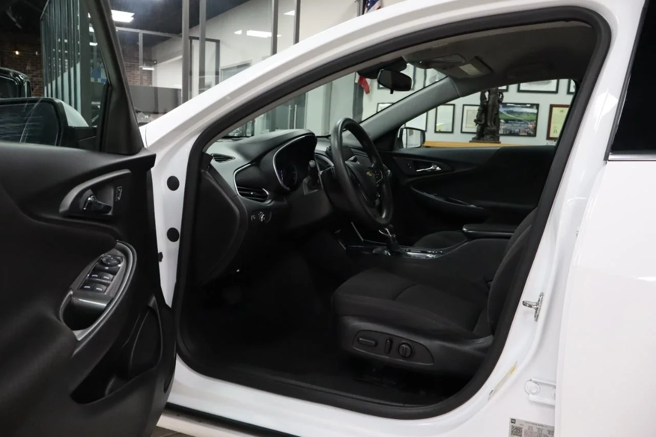 Used 2023 Summit White Chevrolet LT image 9