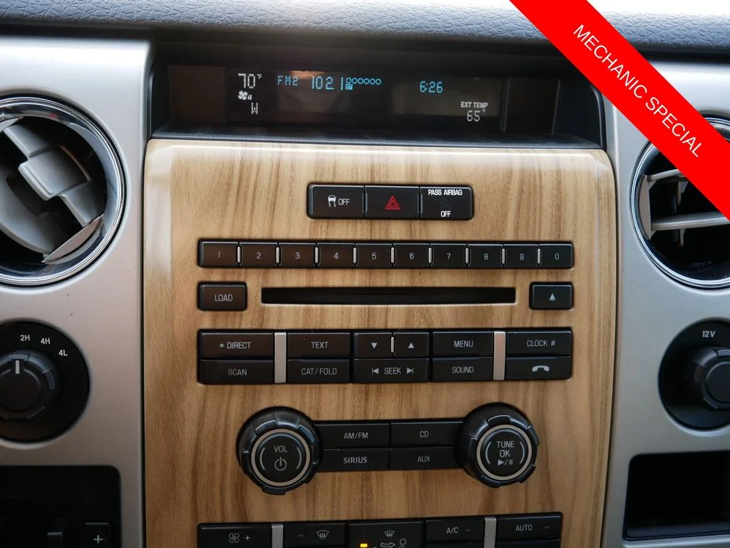 Used 2011 White Ford Lariat image 21