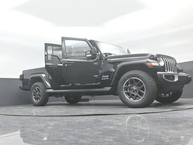 Certified Used 2022 Black Clearcoat Jeep Overland image 28