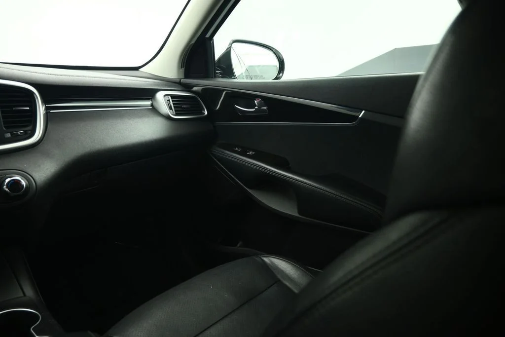 Used 2020 White Kia LX image 44