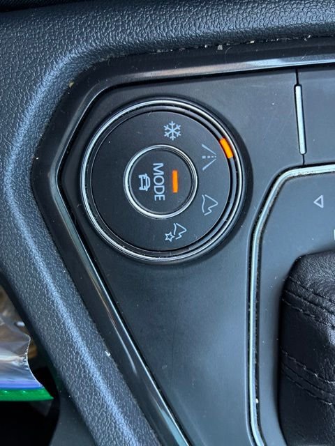 Used 2019 White Volkswagen 2.0T SE image 19