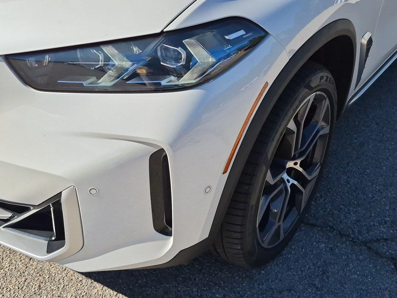 Used 2025 Mineral White Metallic BMW xDrive40i image 9