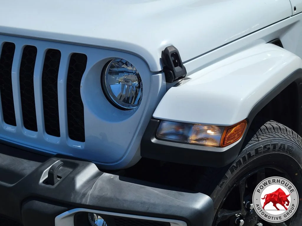 Used 2022 White Jeep Sport image 11