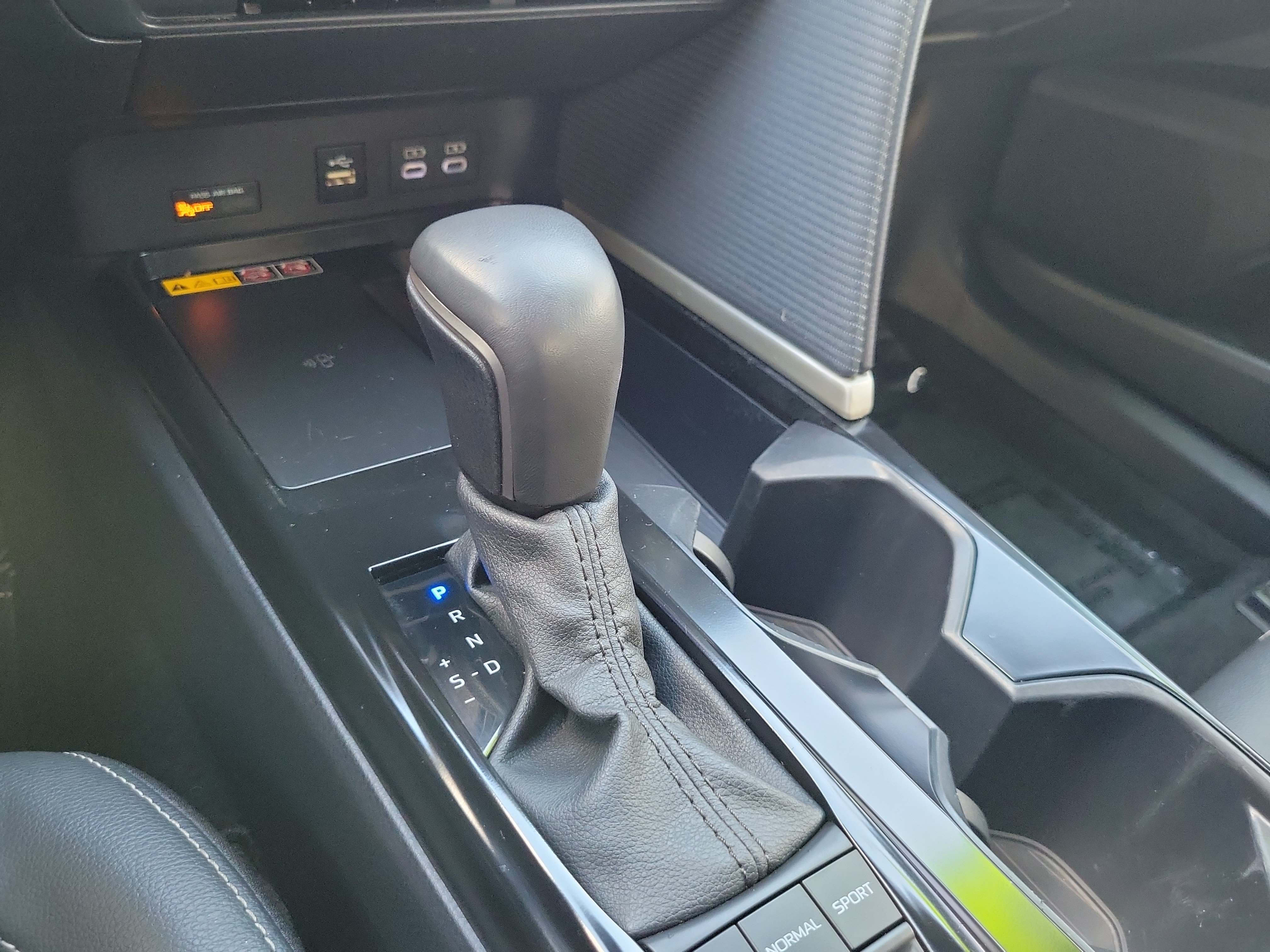 Used 2025 Ice Toyota SE image 25