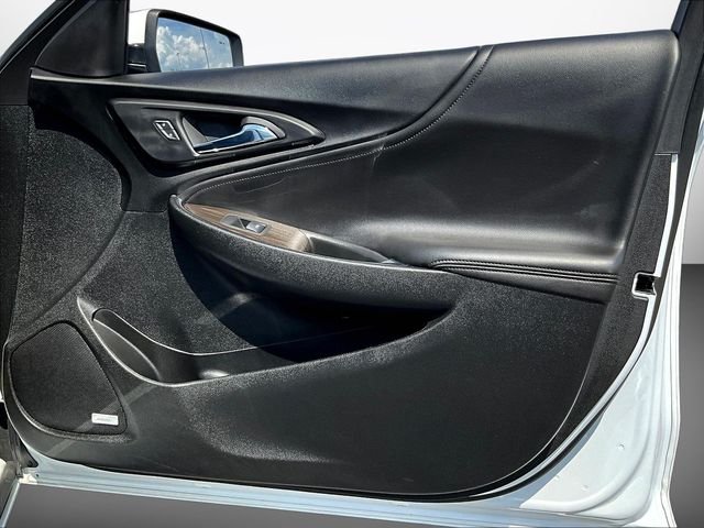 Used 2023 White Chevrolet LT image 31