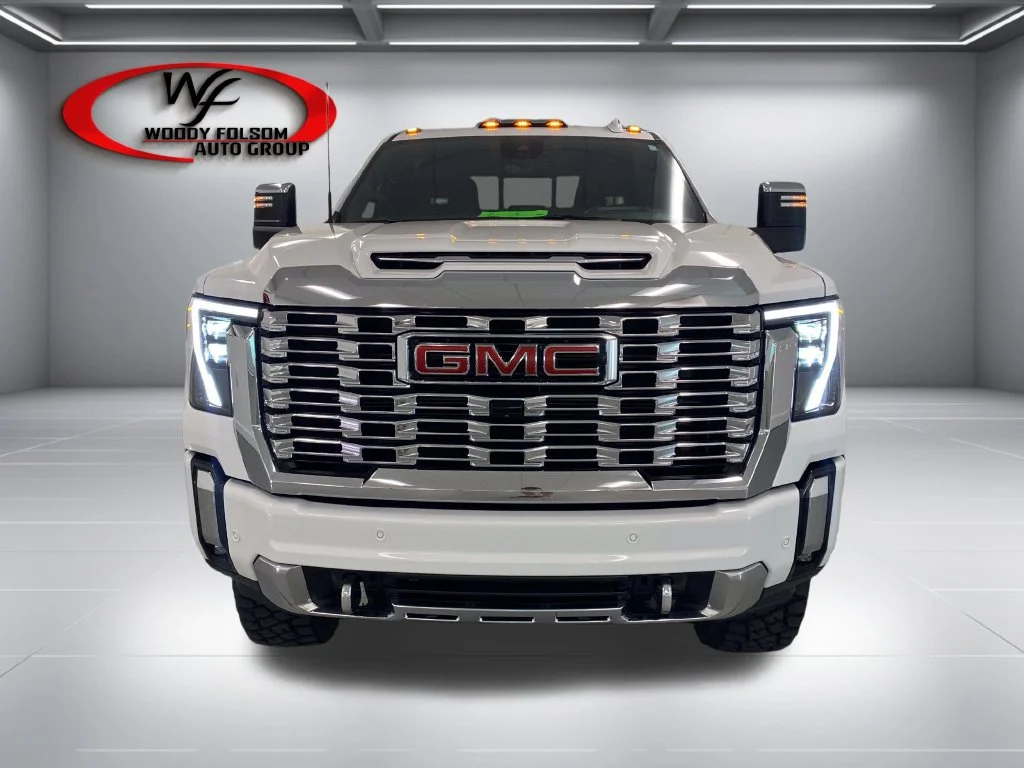 Used 2024 White GMC Denali image 2