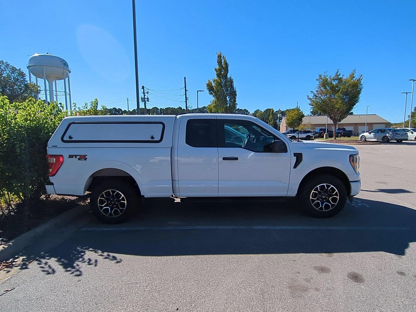 Used 2023 Oxford White Ford XL image 4