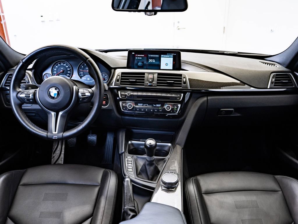 Used 2018 Mineral Gray Metallic BMW  image 33