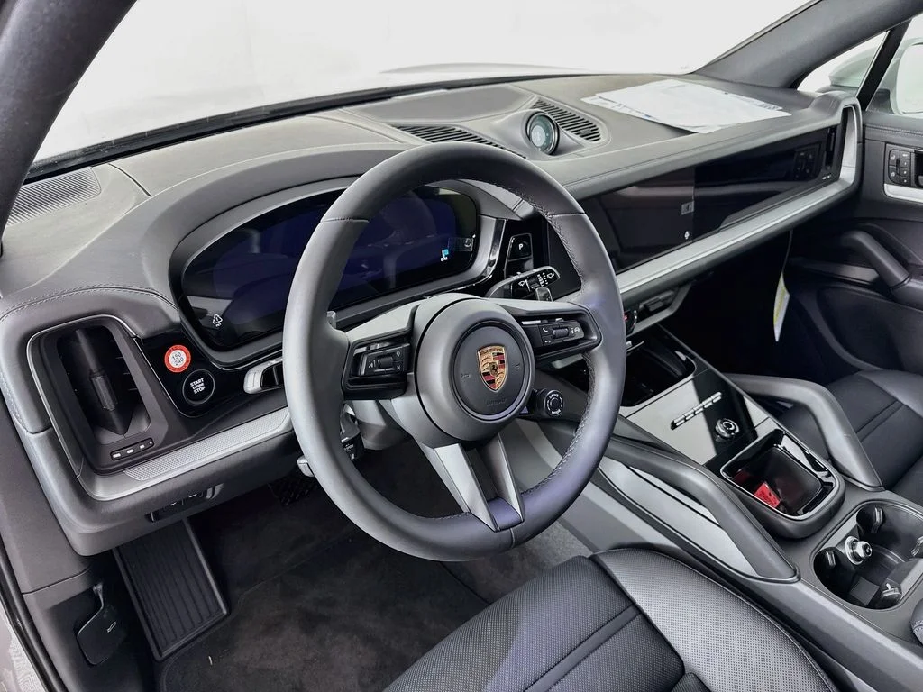 Certified Used 2025  Porsche  image 4