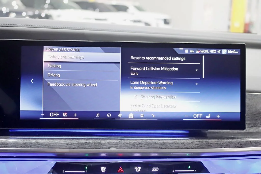 Used 2024 White BMW 760i xDrive image 24