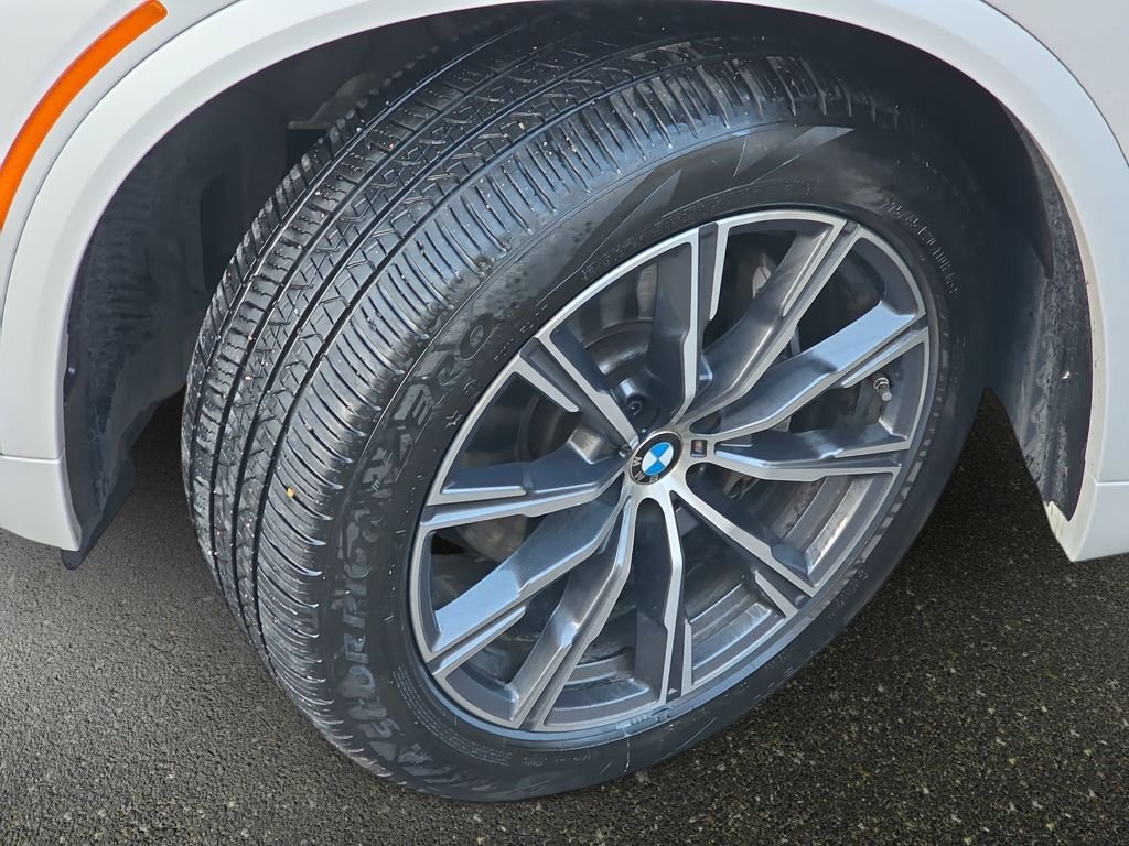 Used 2025 White BMW xDrive40i image 35