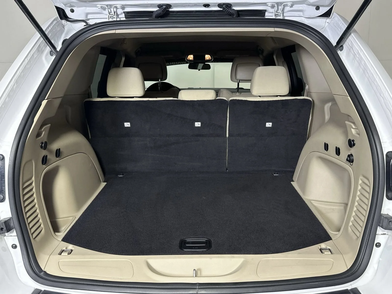 Used 2021 White Jeep Laredo E image 25