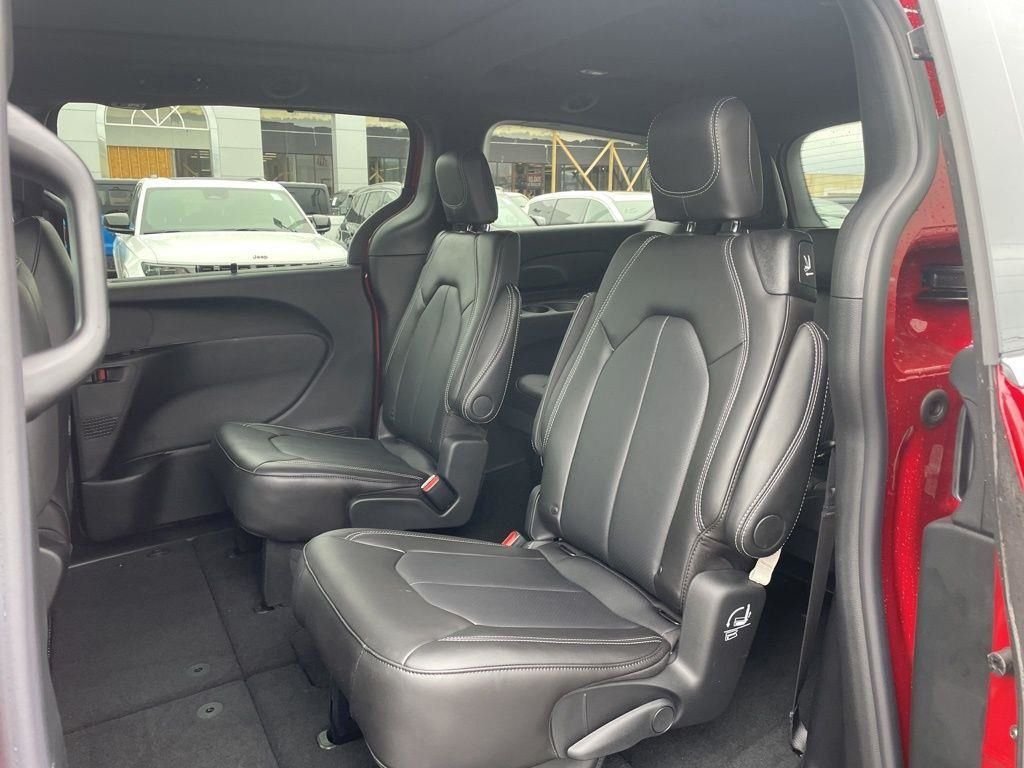 New 2026 Red Hot Pearl-Coat Exterior Paint Chrysler Select image 28