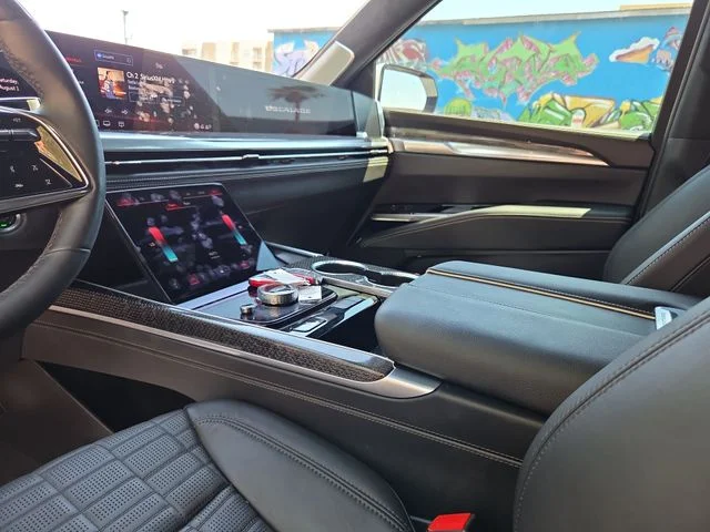 Used 2025 White Cadillac V-Series image 15