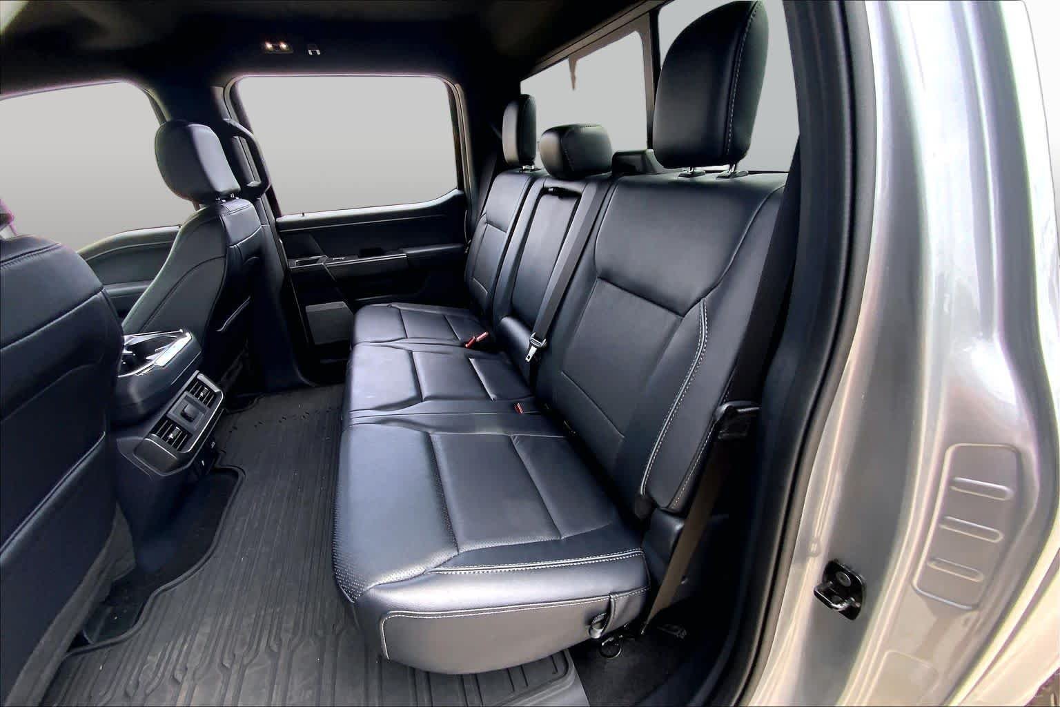 Used 2024 Iconic Silver Metallic Ford LARIAT image 19