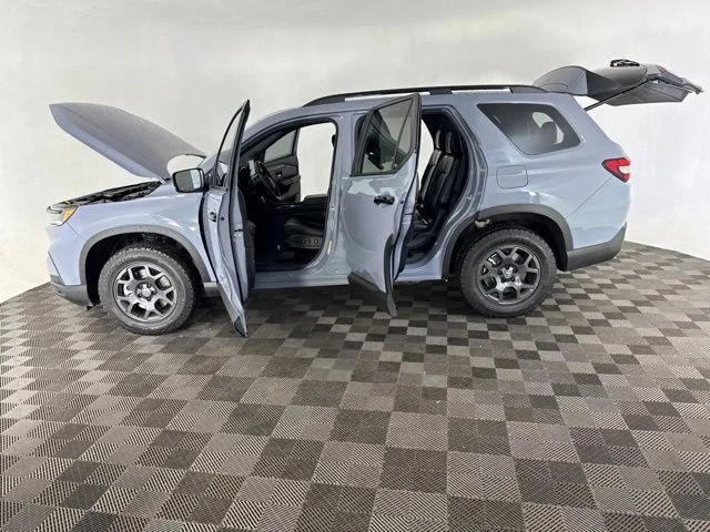 Used 2025 Green Honda TrailSport image 11