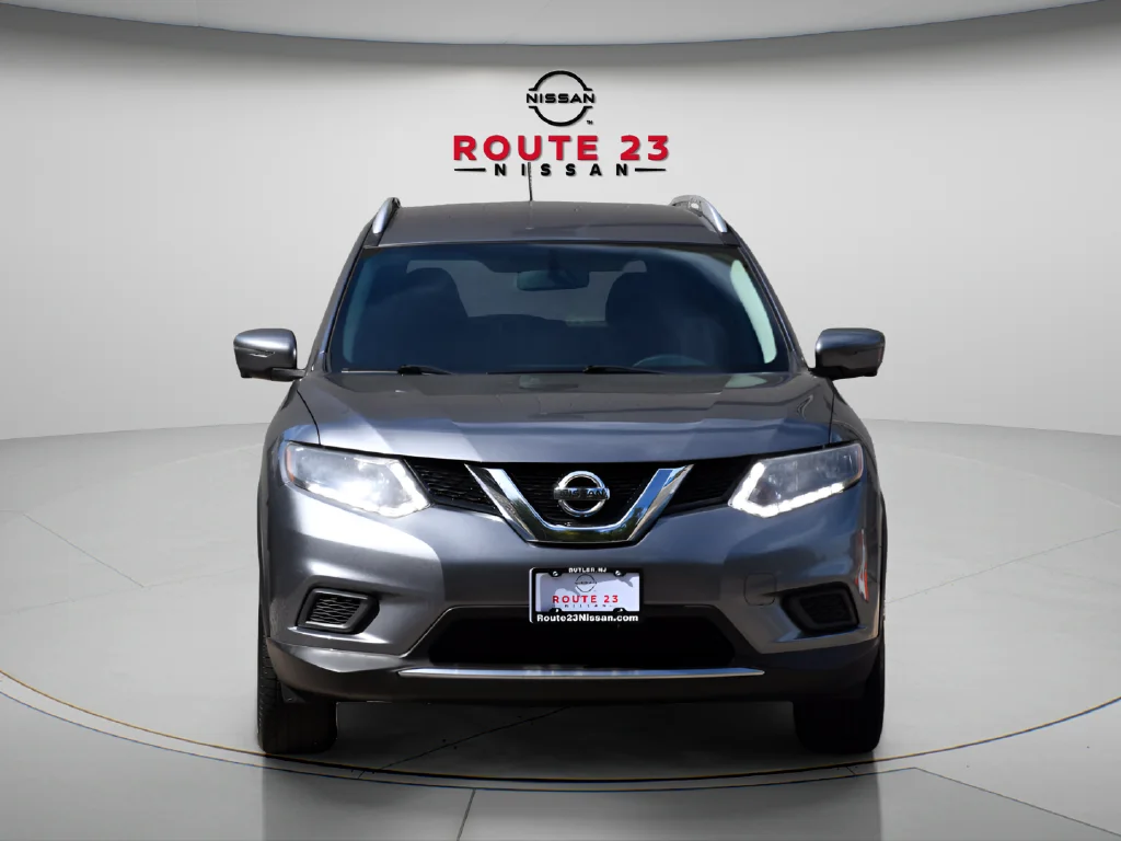 Used 2016 Gray Nissan SV image 3