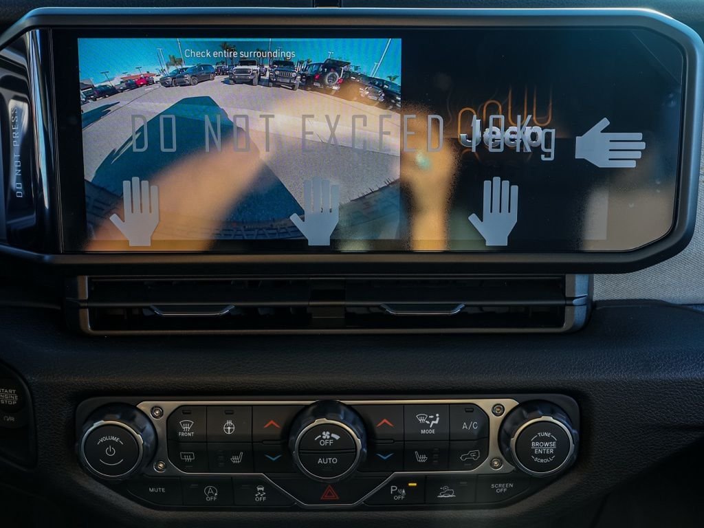 New 2026 Granite Crystal Metallic Clear-Coat Exterior Paint Jeep Willys image 28