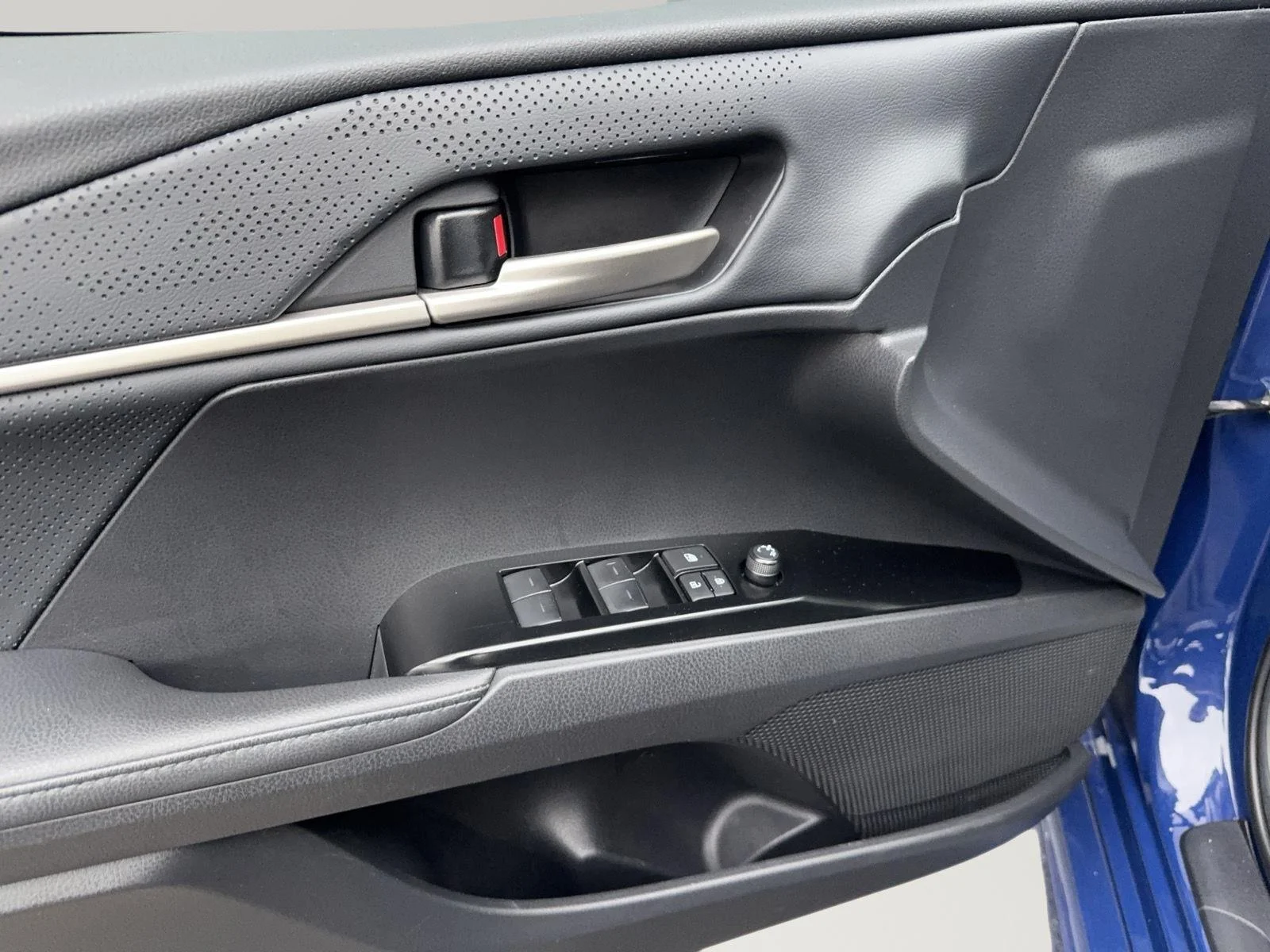 Used 2025 Reservoir Blue Toyota XSE image 13