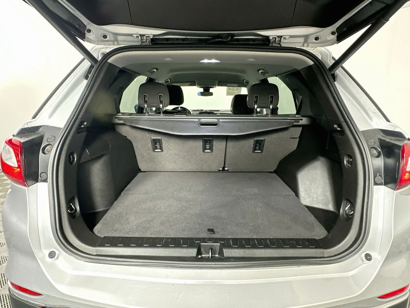 Used 2020 Silver Ice Metallic Chevrolet LT image 27