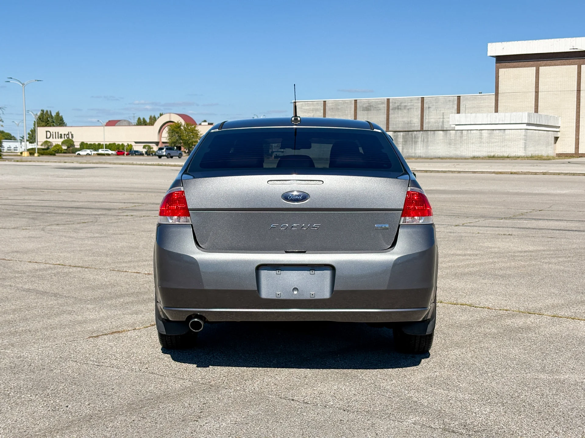 Used 2010 Gray Ford SEL image 7