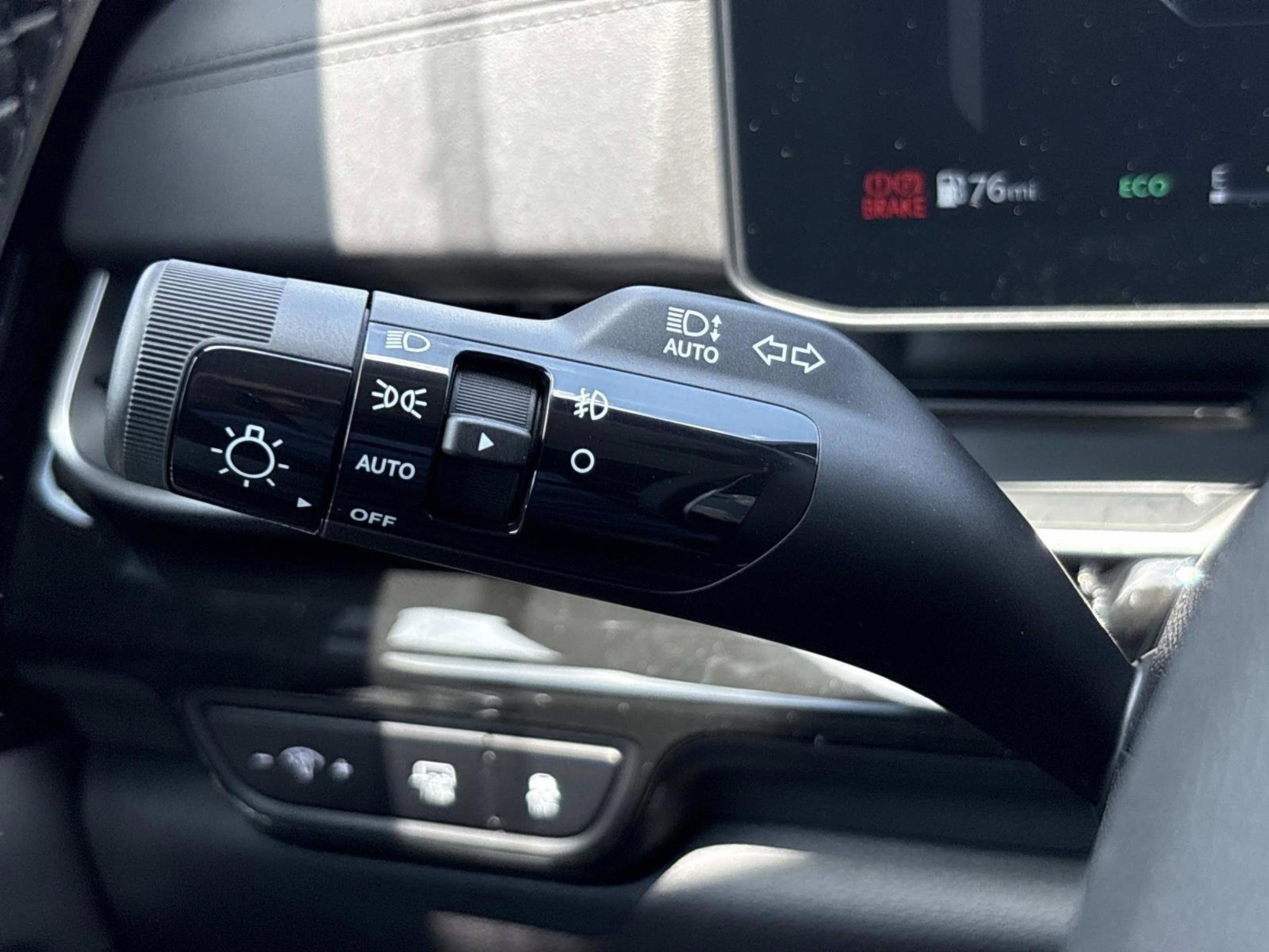 New 2026 Ceramic Silver Kia SX Prestige image 23