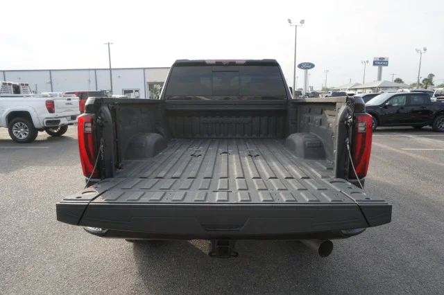 Used 2024  GMC Denali image 7