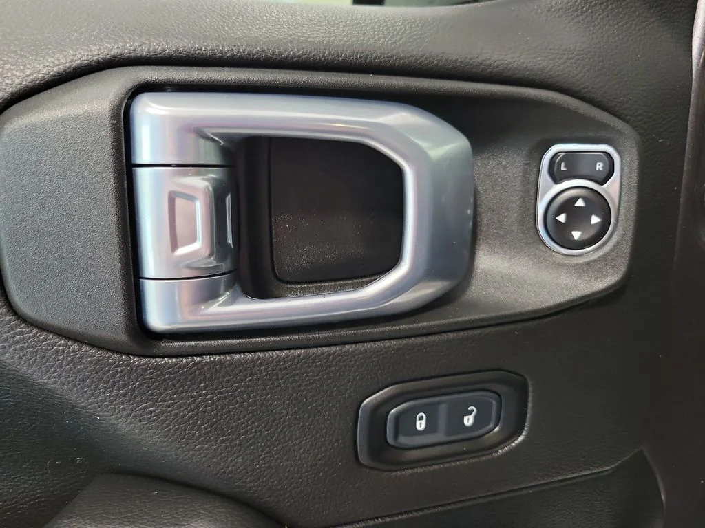 Used 2021 Gray Jeep High Altitude image 33
