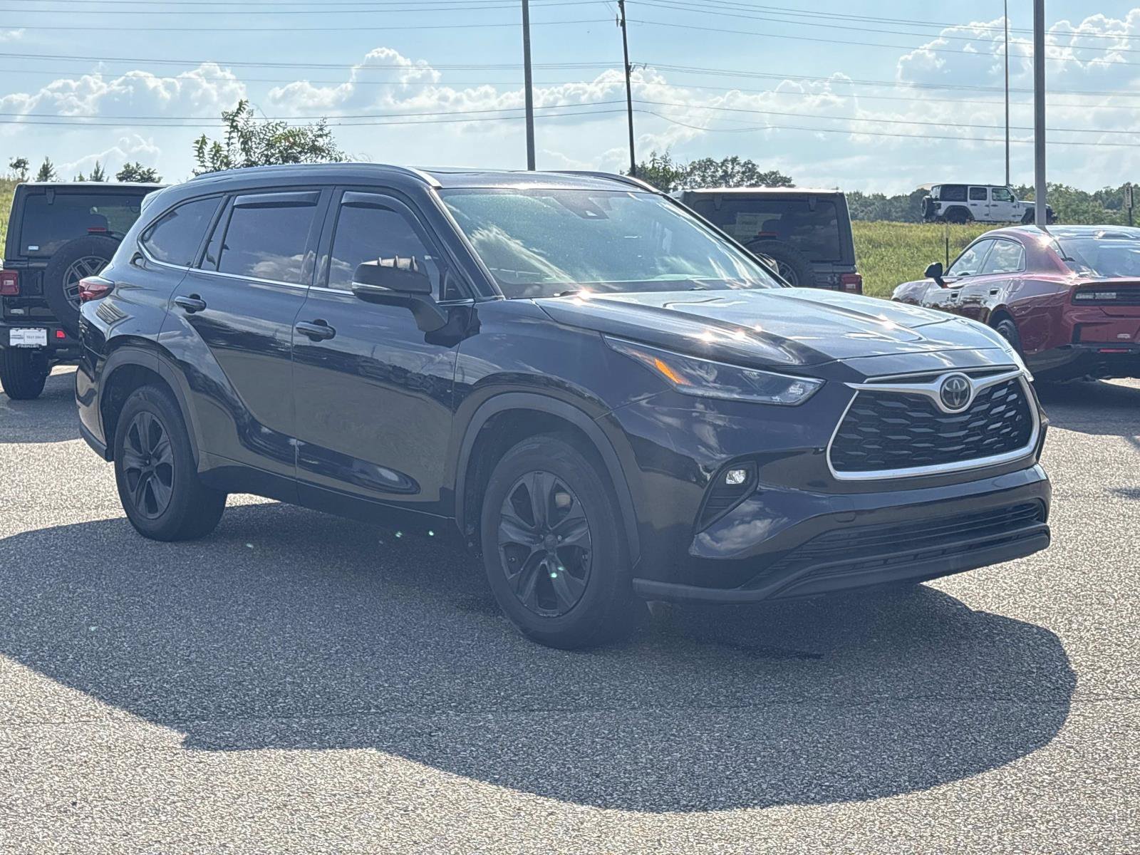 Used 2021 Black Toyota XLE image 3