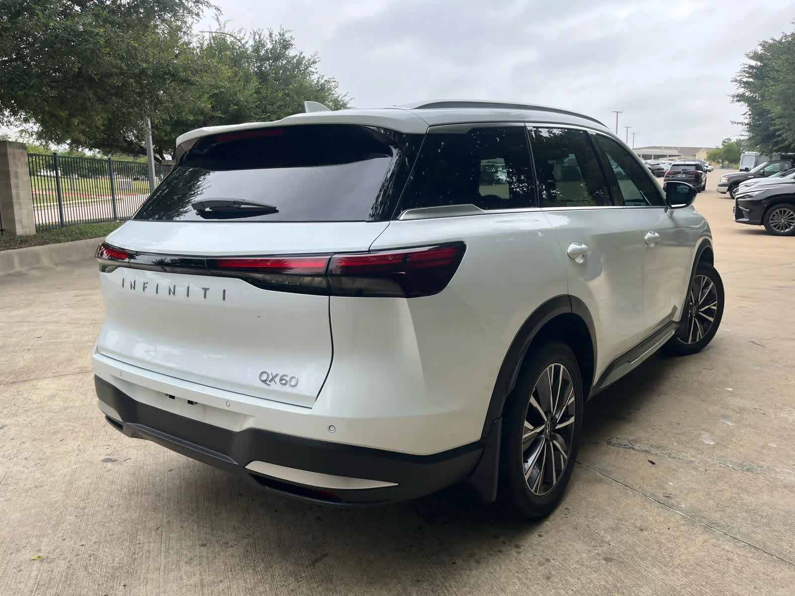 Certified Used 2026 Radiant White INFINITI LUXE image 4