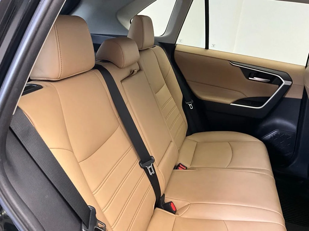 Used 2019 Black Toyota XLE Premium image 9