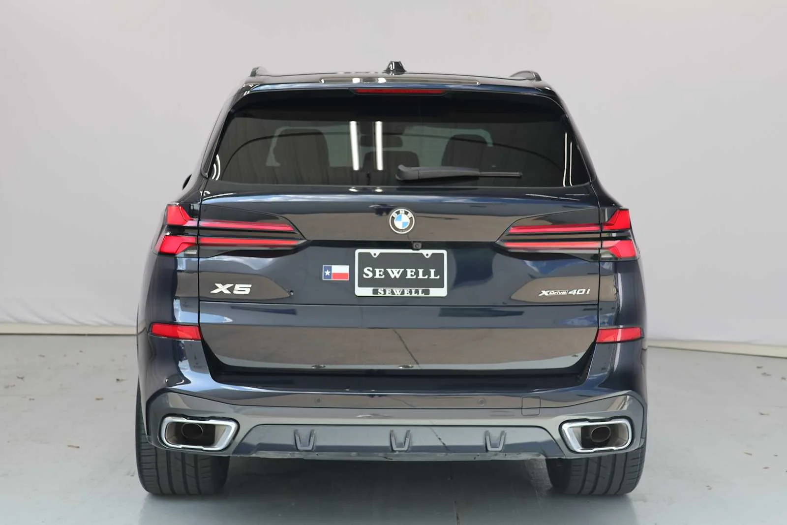 Certified Used 2025 Carbon Black Metallic BMW xDrive40i image 9