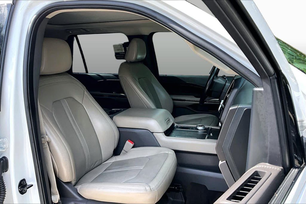 Used 2021 White Ford Limited image 9
