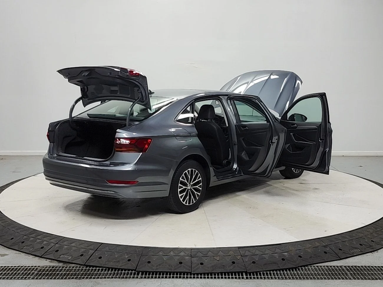 Used 2019 Gray Volkswagen 1.4T SE image 16