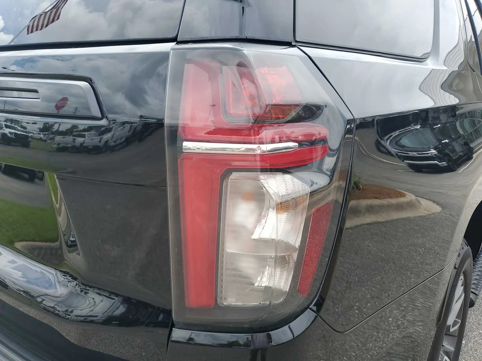 Used 2023 Black Chevrolet Z71 image 25