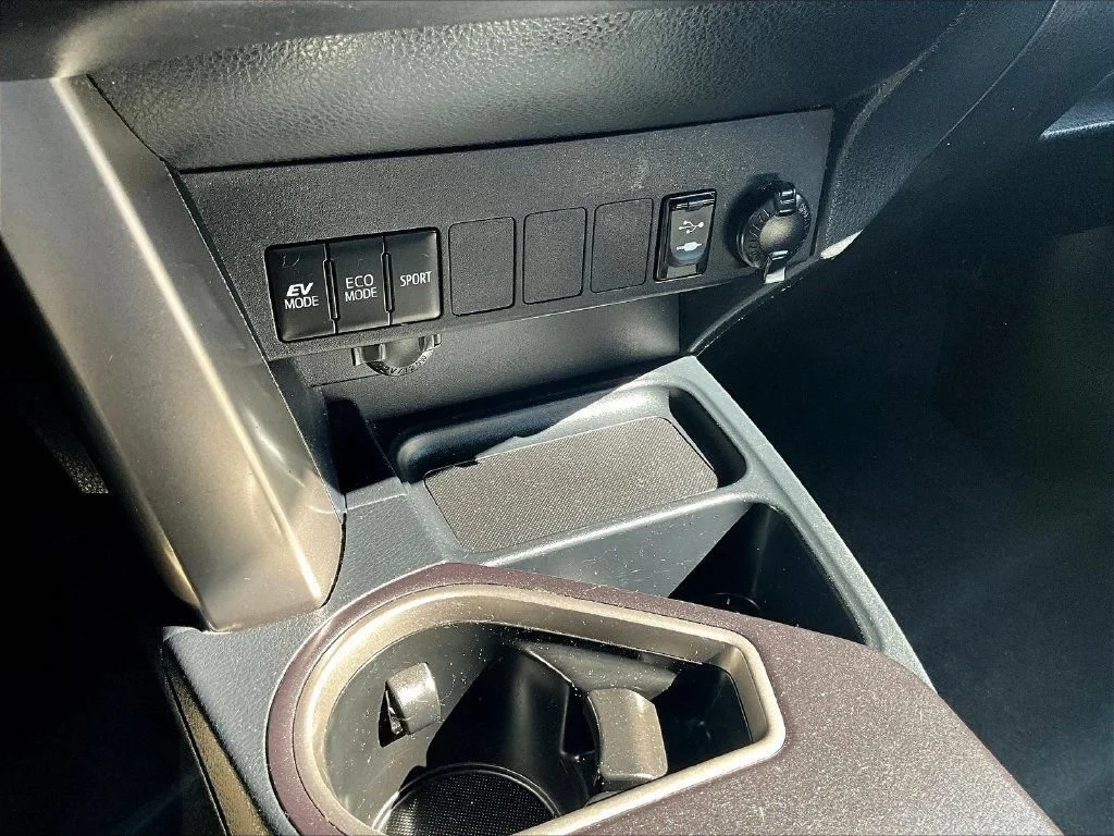 Used 2018 Silver Sky Metallic Toyota LE image 15