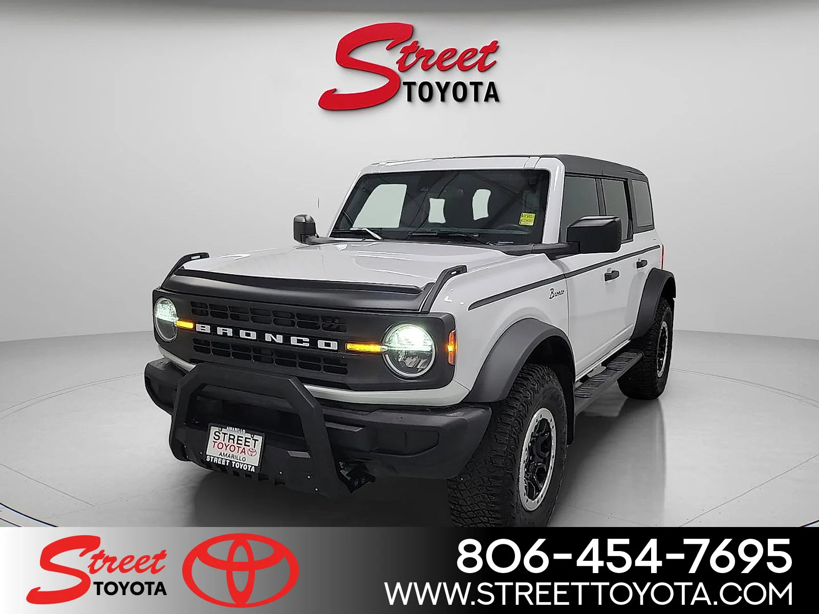 Used 2022 White Ford  image 1