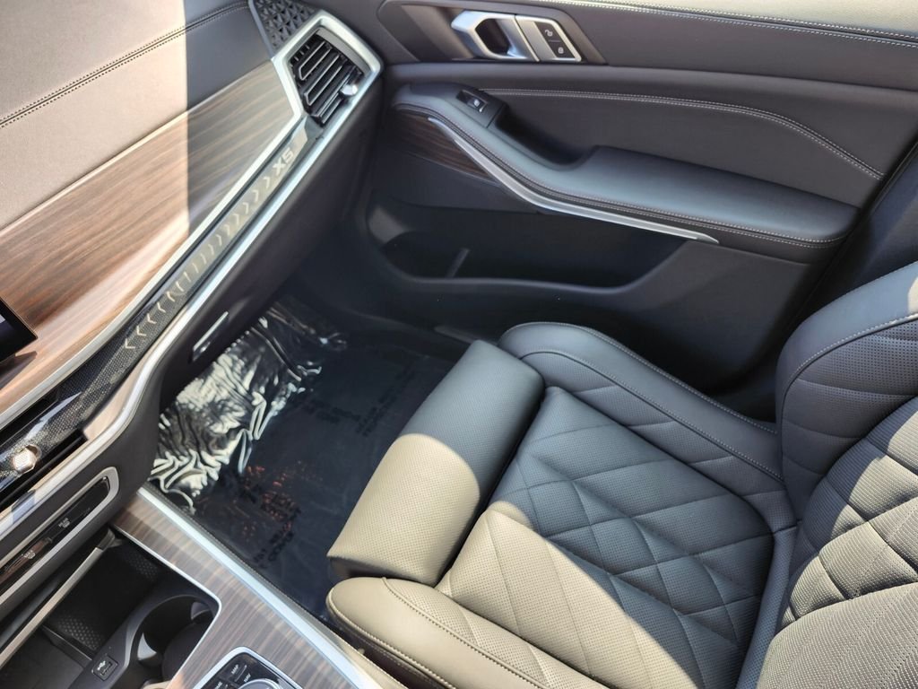 Used 2024 Gray BMW xDrive40i image 16