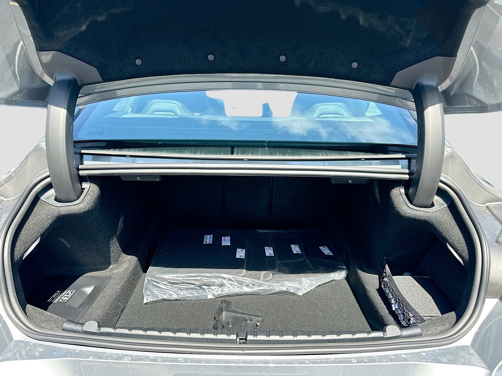 2026 BMW 8 Series 840i - Photo 21