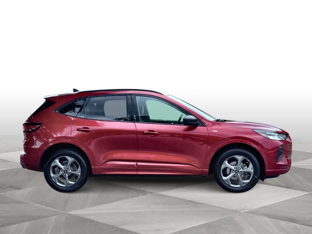 Used 2023 Rapid Red Metallic Tinted Clearcoat Ford ST-Line image 9