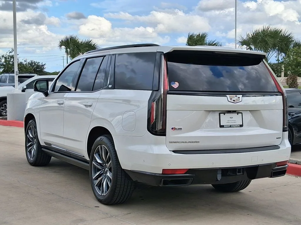 Used 2021 CRYSTAL WHITE TRICOAT Cadillac Sport Platinum image 4
