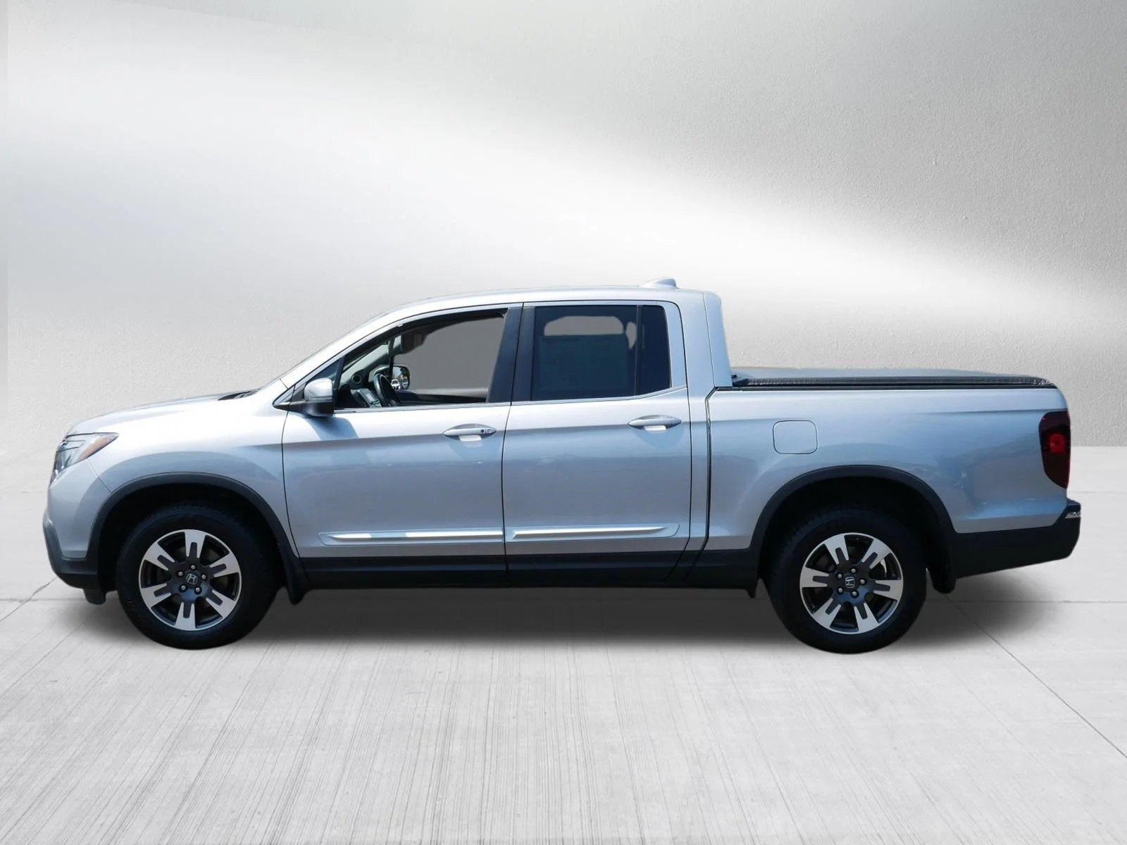 Used 2018 Lunar Silver Metallic Honda RTL image 4
