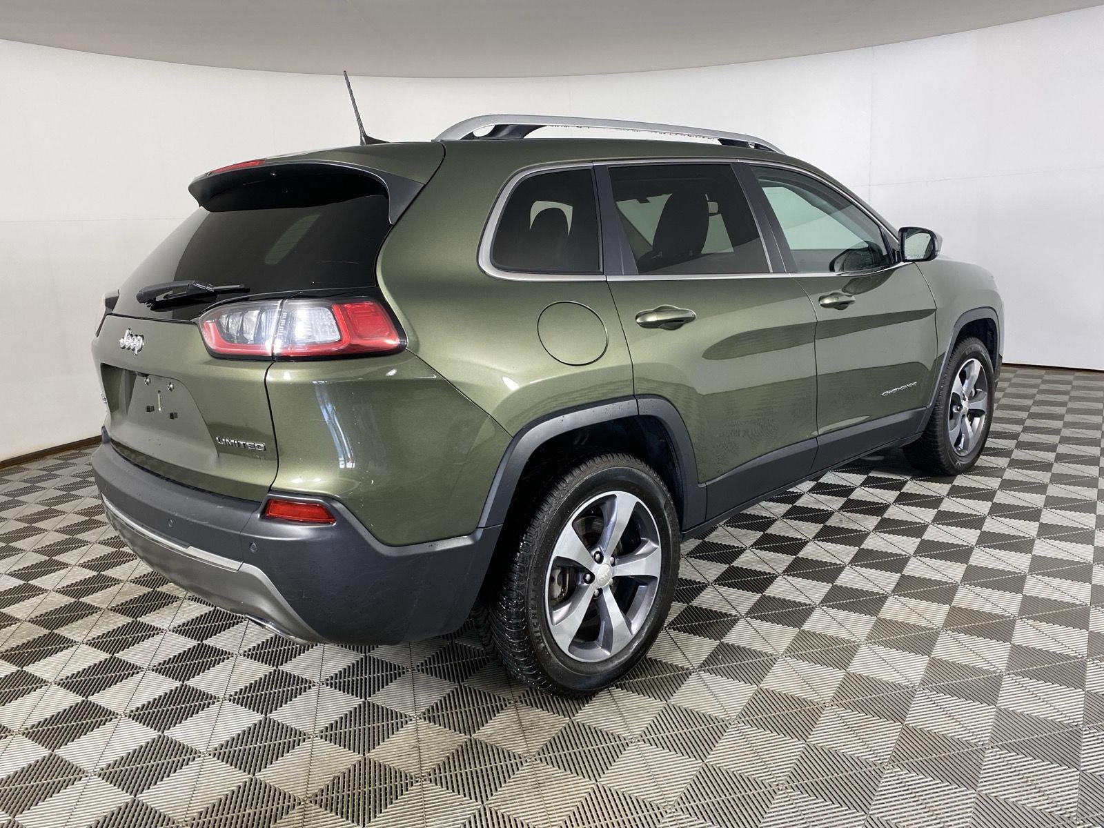 Used 2019 Olive Green Pearlcoat Jeep Limited image 7