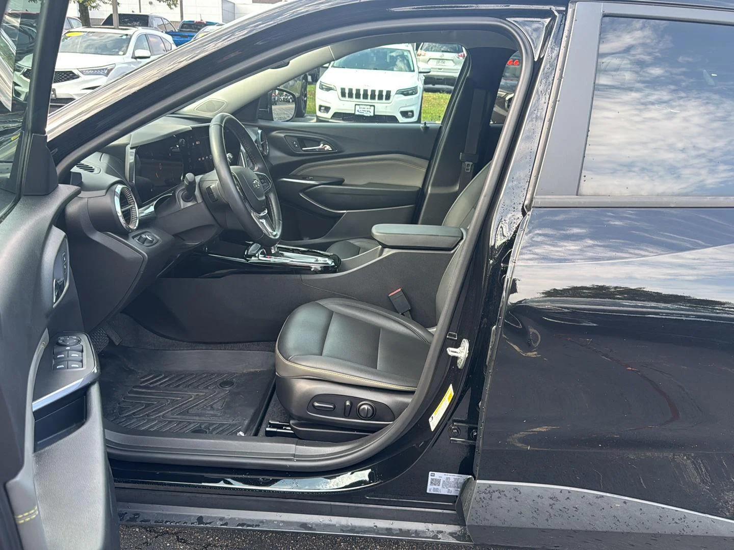 Used 2025 Mosaic Black Metallic Chevrolet ACTIV image 9