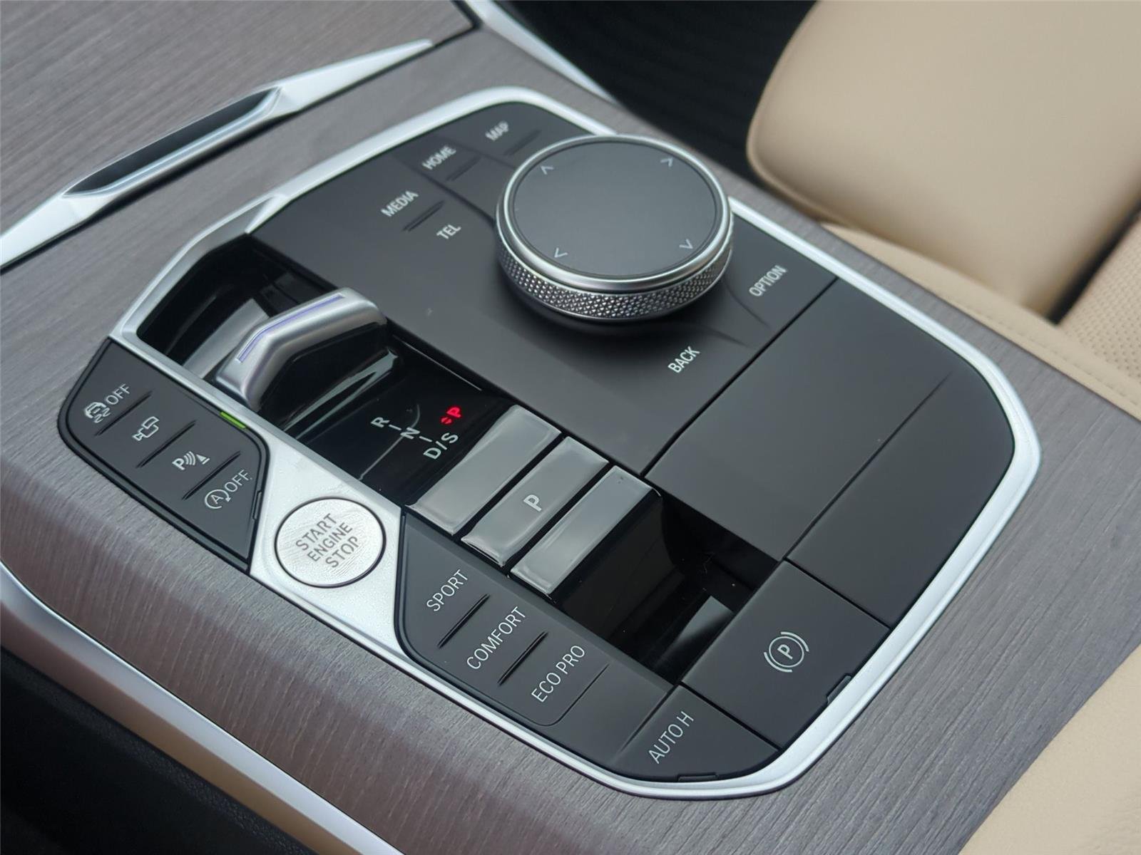 New 2026 Mineral White Metallic BMW 330i xDrive image 29