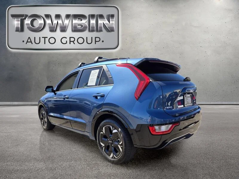 Used 2023 Mineral Blue KIA WIND image 6