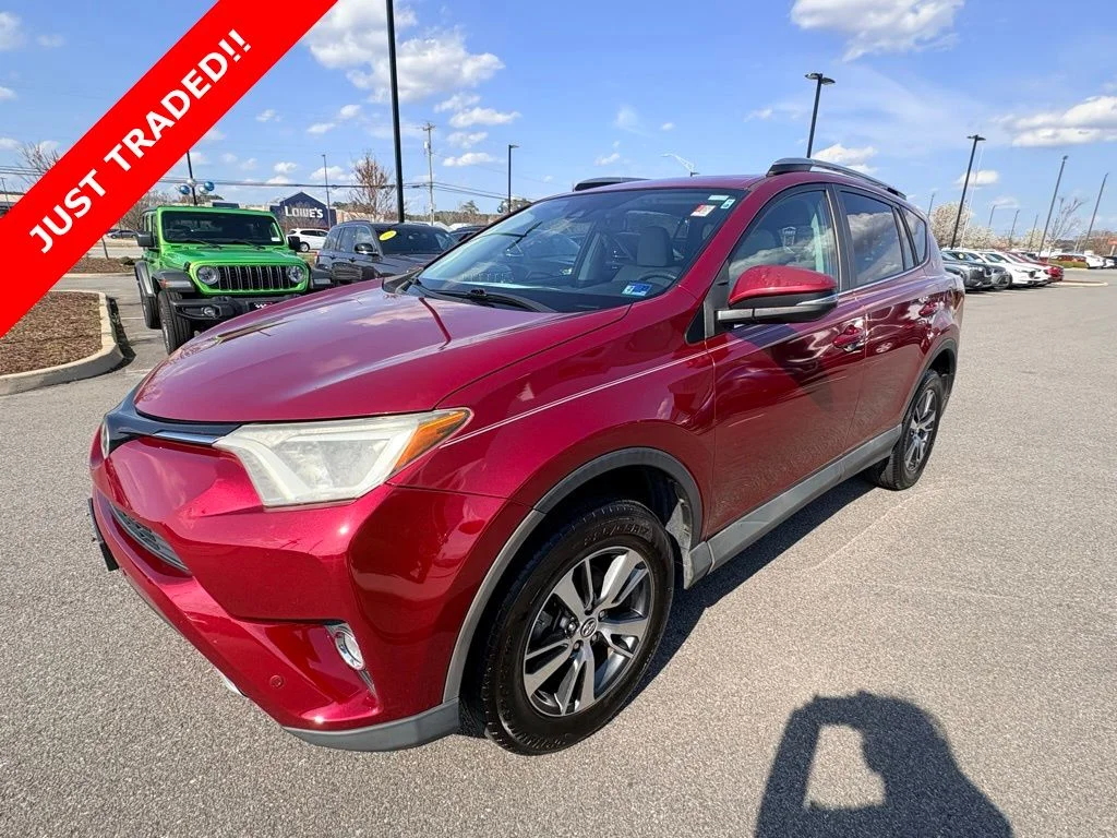 Used 2018 Red Toyota XLE image 11