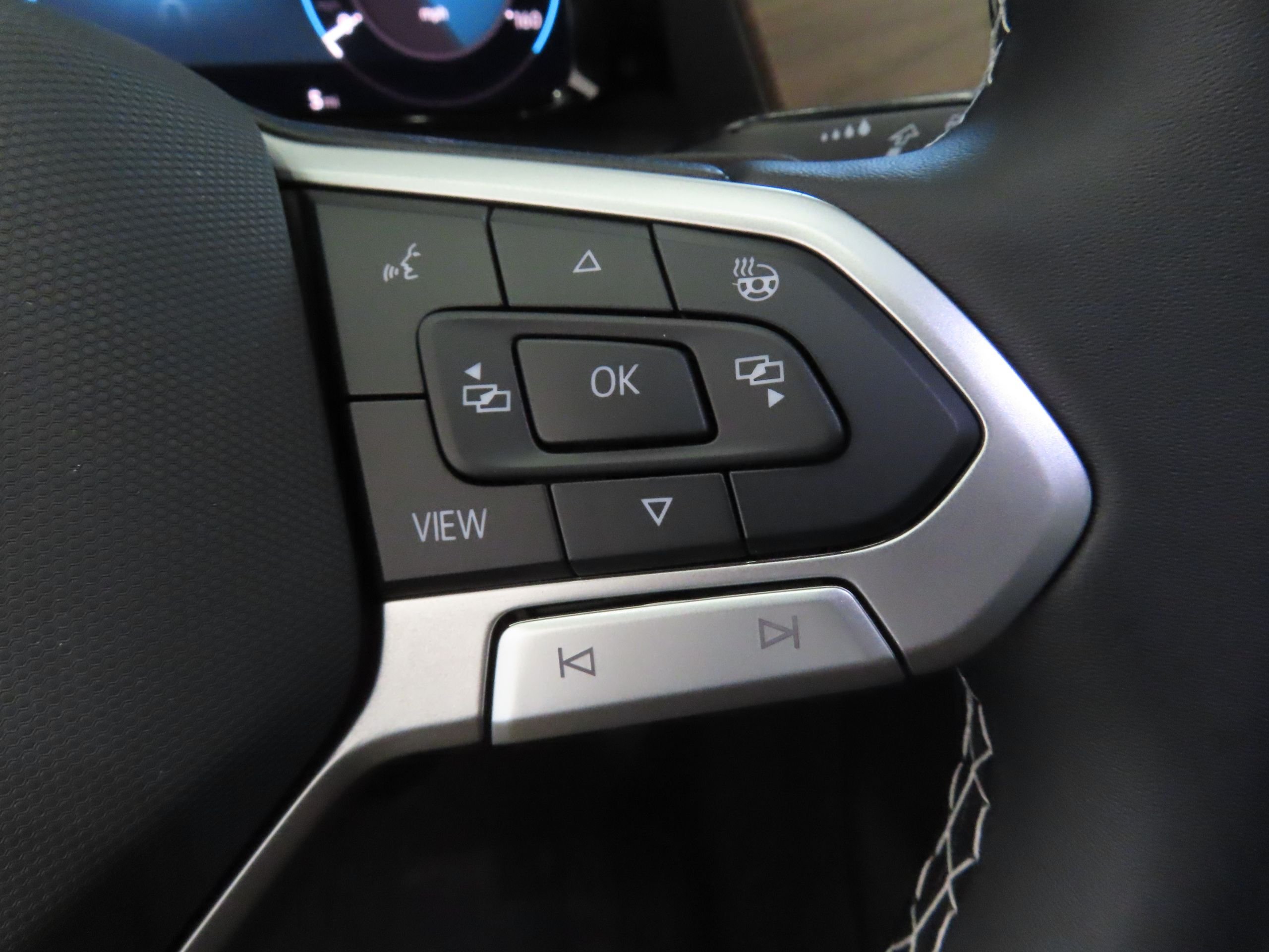 New 2026 Black Volkswagen 2.0T SE w/Technology image 14