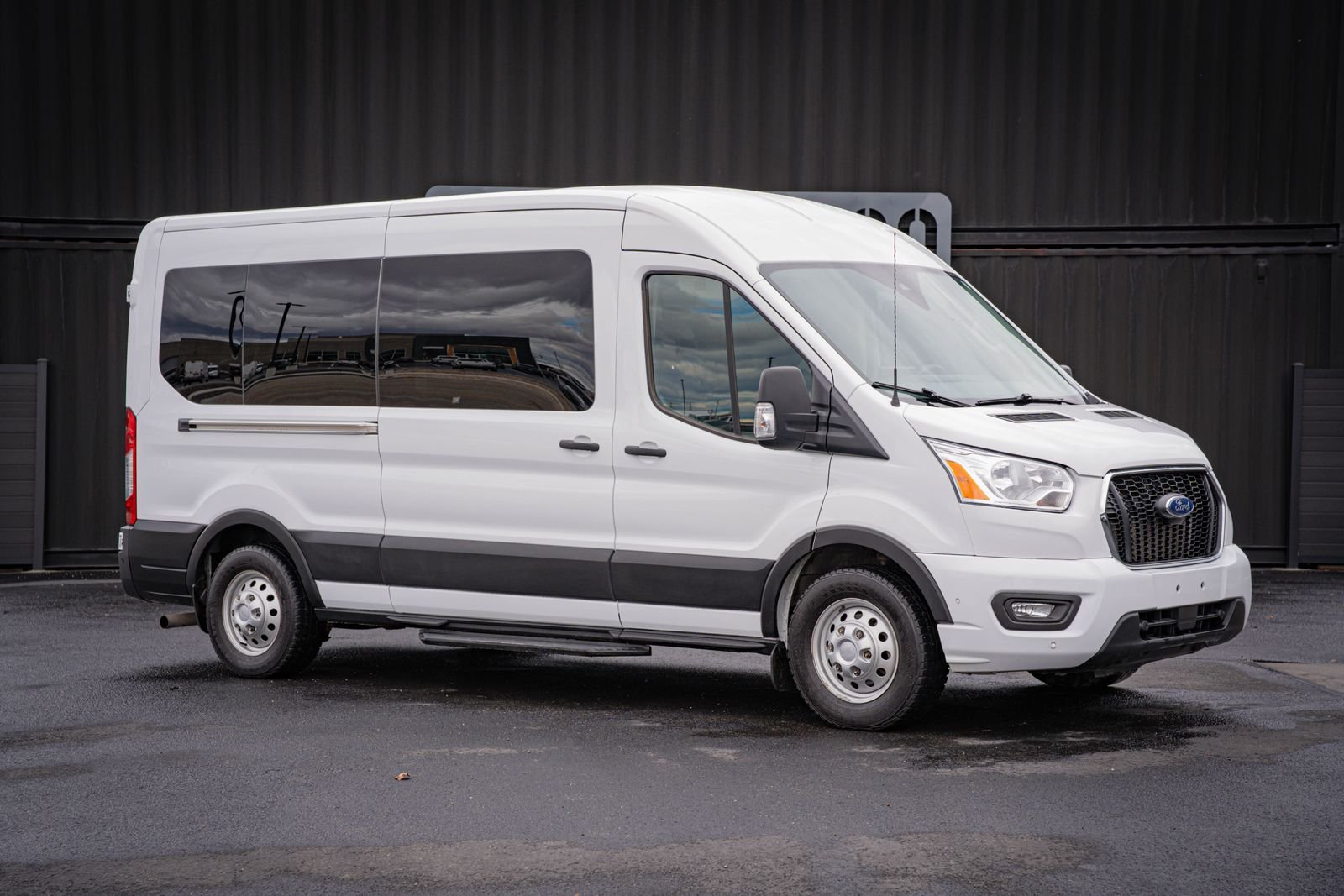 Used 2022  Ford  image 1